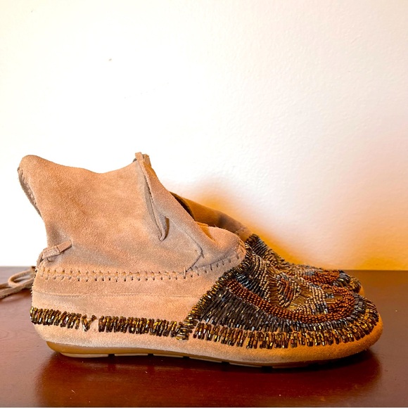 House of Harlow 1960
Madison Embellished Suede Moccasin Camel Color, Boho Bootie - Picture 4 of 13